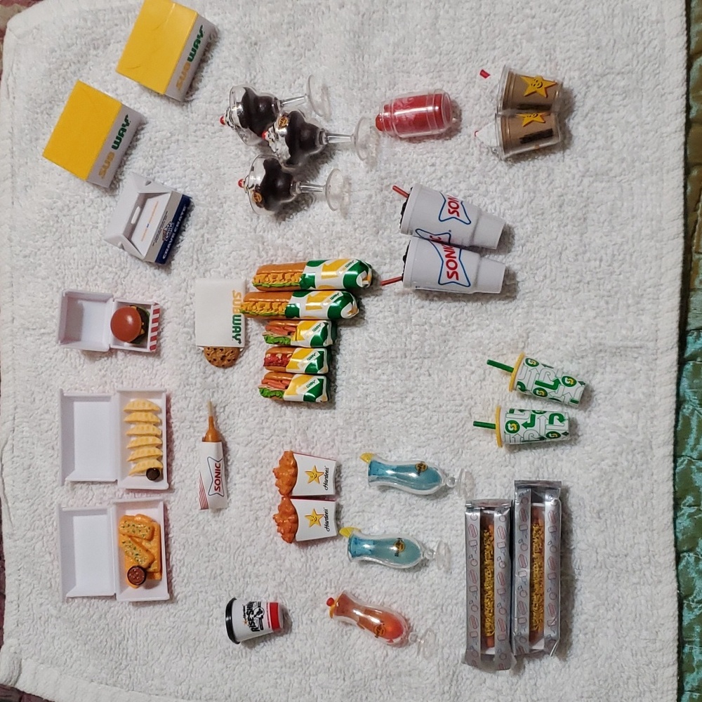 Last price 31 Zuru mini brands foodies